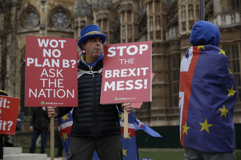 Απογοήτευση για το plan B της Μέι για το Brexit