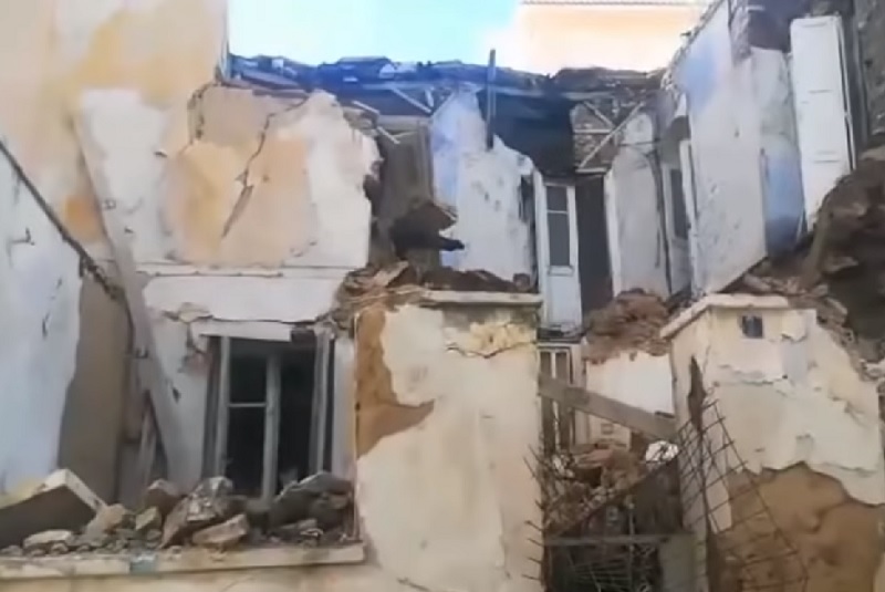 Παρ’ ολίγον τραγωδία από την κατάρρευση διατηρητέου στη Σύρο