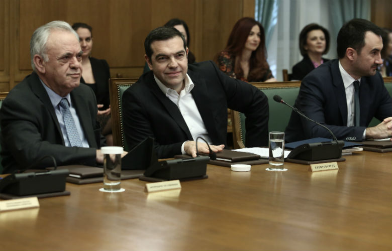 Τσίπρας στο υπουργικό: Κατώτατος μισθός στα 650 ευρώ