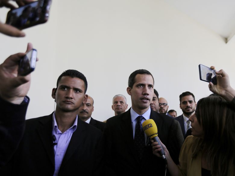 Απαγόρευσαν στον Χουάν Γκουαϊδό να βγει εκτός Βενεζουέλας