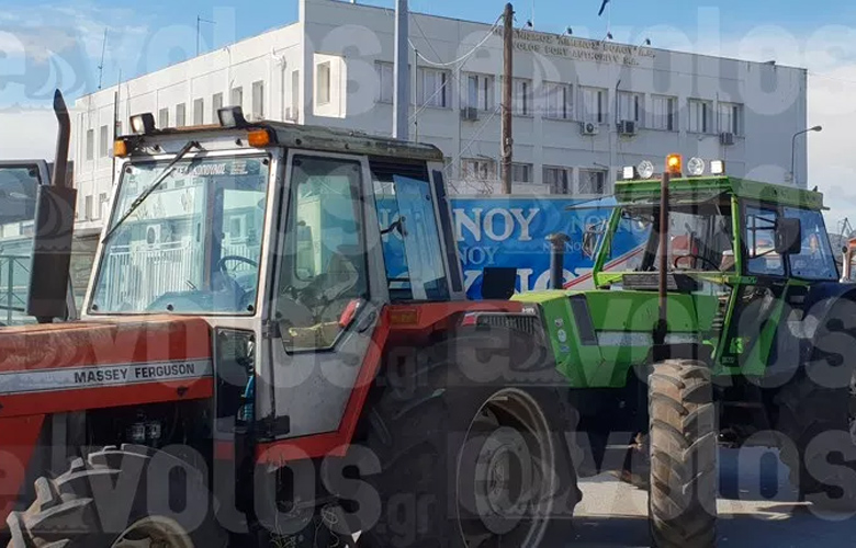 Στο κέντρο του Βόλου τα τρακτέρ των αγροτών