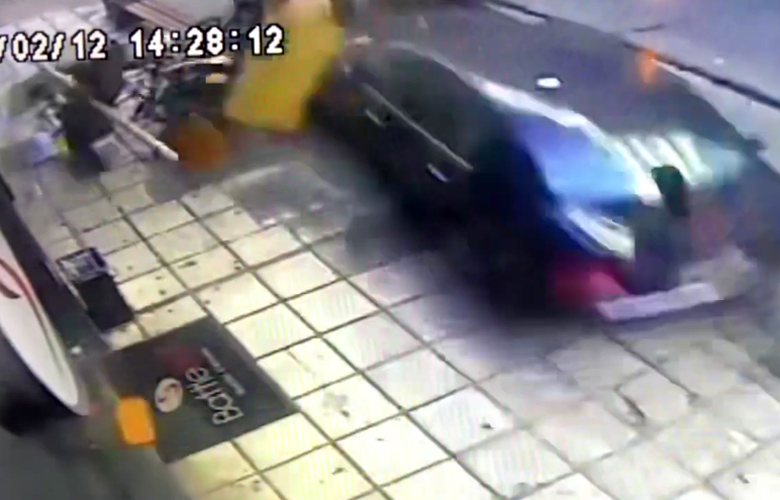 «Αυτό που μπορεί να μάθουν οι Έλληνες, είναι ότι δεν ξέρουν να οδηγούν»