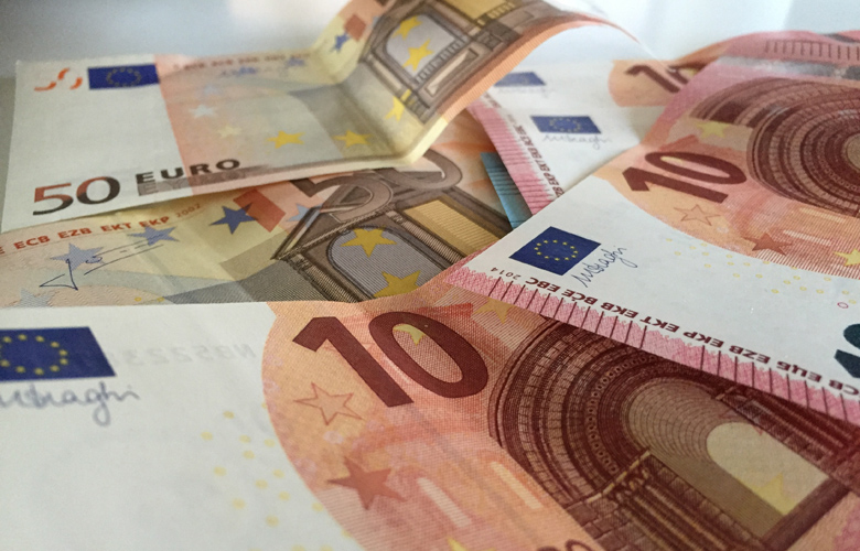 Στους λογαριασμούς των δικαιούχων αύριο το Κοινωνικό Εισόδημα Αλληλεγγύης