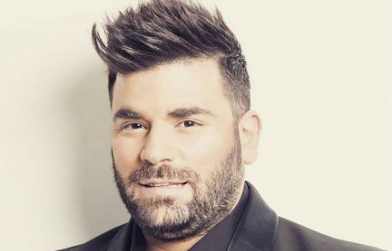 «Λείπεις κάθε στιγμή κάθε λεπτό κάθε μέρα κάθε νύχτα η πληγή δεν μπαλώνει»