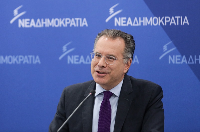 Κουμουτσάκος: Με όρους χαμαιτυπείου ο καυγάς Κοτζιά-Καμμένου