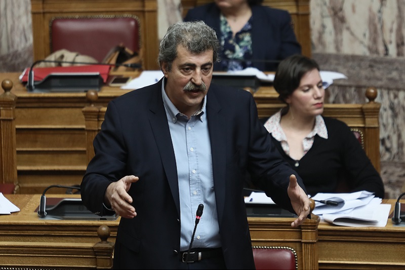 Πολάκης: Να μην πετάει τη μπάλα στην εξέδρα ο Στουρνάρας