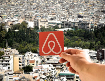 Τι αλλάζει στα καταλύματα της Airbnb μετά από έντονες διαμαρτυρίες πελατών