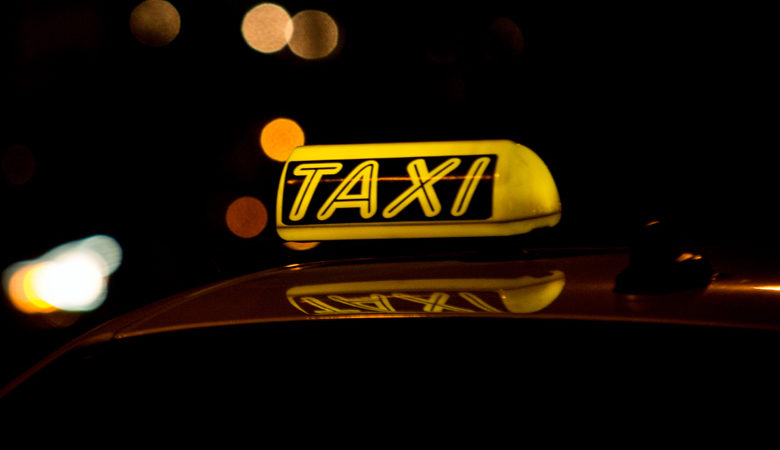 Βόλος: Τρόμος για οδηγό ταξί – Ο επιβάτης αντί να τον πληρώσει, τον κυνήγησε με λοστό
