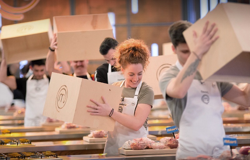Δύσκολο ξεκίνημα της εβδομάδας στο MasterChef με ένα «δυνατό» Mystery Box