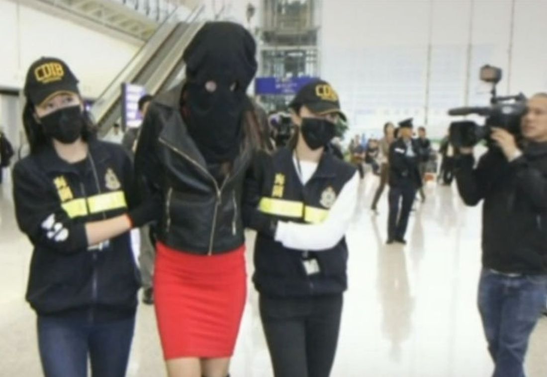 «Γνώριζες ότι μετέφερες ναρκωτικά στην τσάντα σου»