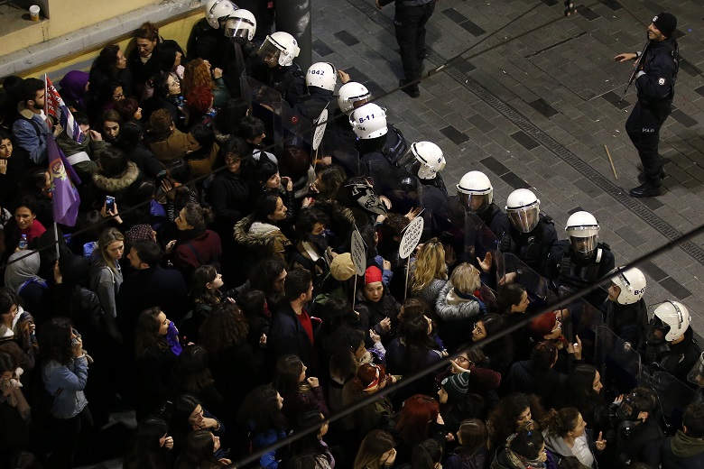 Δακρυγόνα στην Κωνσταντινούπολη για την Ημέρα της Γυναίκας