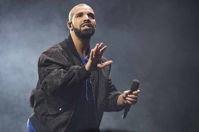 Ο Drake αφαίρεσε τραγούδι από τη λίστα της περιοδείας του λόγω Μάικλ Τζάκσον
