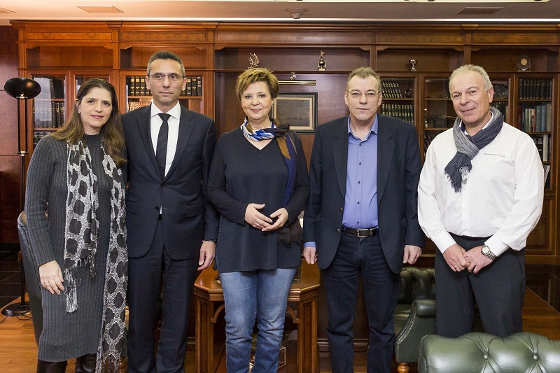 Δωρεά οχημάτων στην Πυροσβεστική από την «Παπαστράτος»