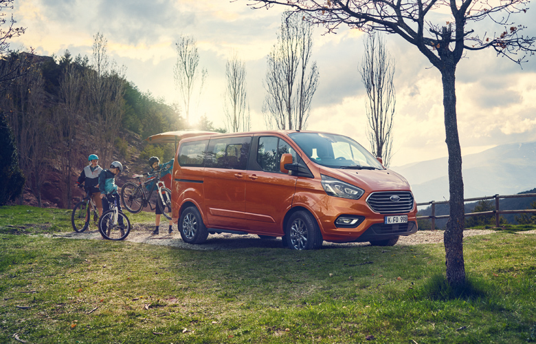 Νέο Ford Tourneo με μεγαλύτερη ισχύ και ήπια υβριδική τεχνολογία
