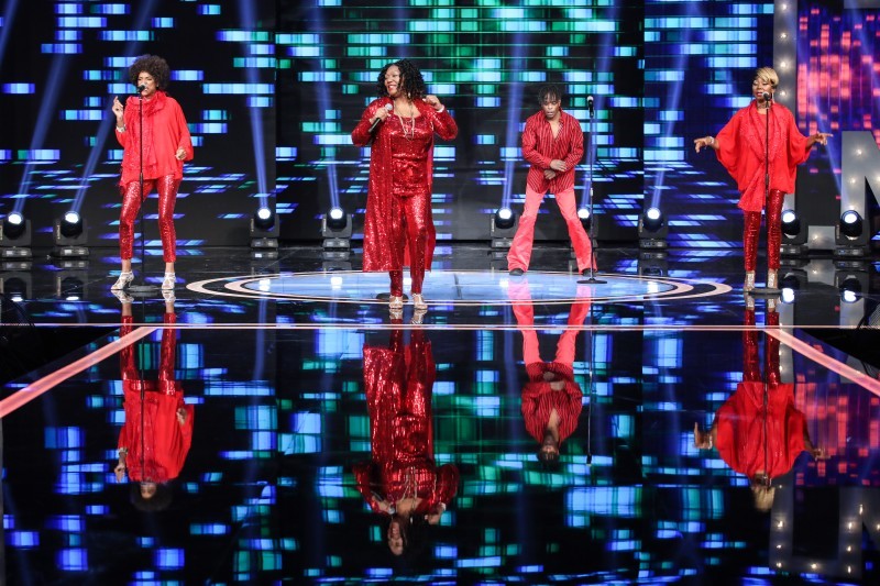 Oι Boney M χορεύουν τσιφτετέλι στο It’s Show Time