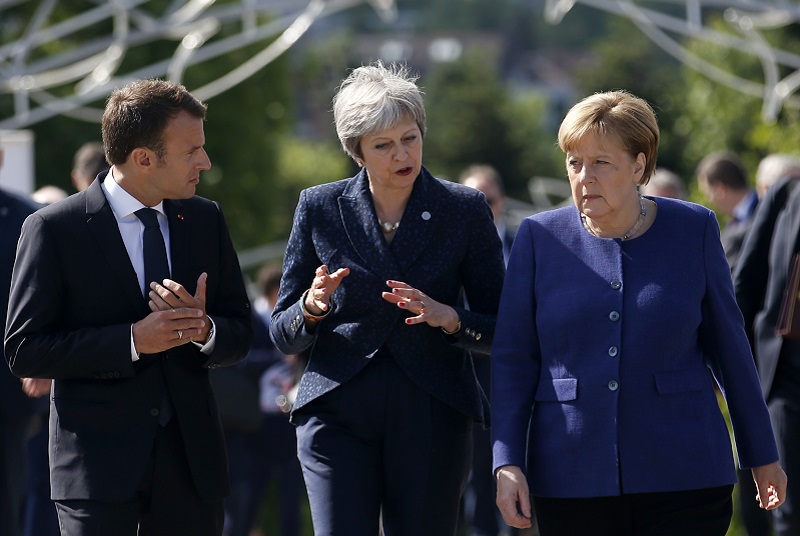 Σαφήνεια από το Λονδίνο για το Brexit ζητούν Γερμανία και Γαλλία
