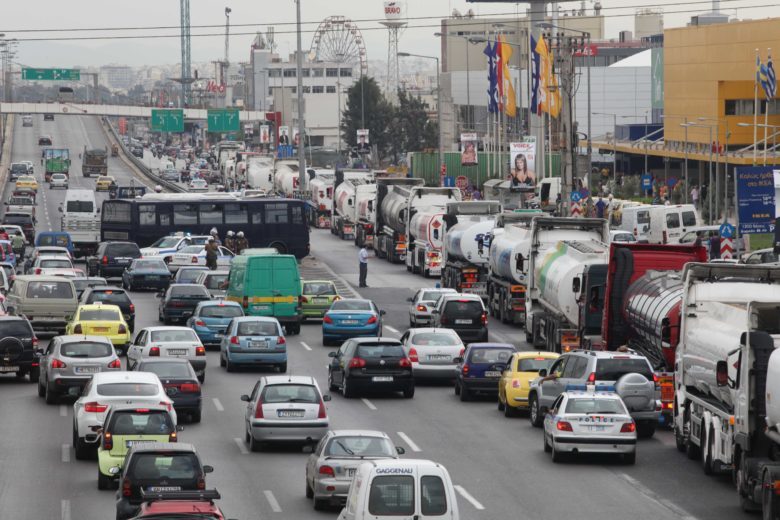 Κυκλοφοριακό κομφούζιο στους δρόμους της Αθήνας