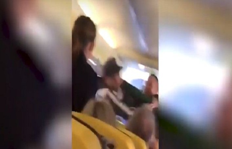 Άγριο ξύλο σε πτήση για μια γυναίκα