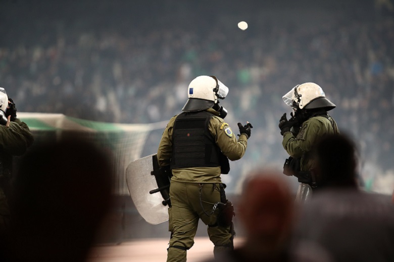 Φίλαθλος κινδυνεύει να χάσει το μάτι του από επίθεση των ΜΑΤ