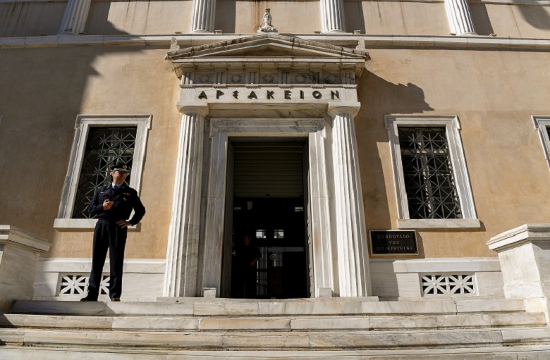 «Όχι» στη λειτουργία του Mc Arthur Glen τις Κυριακές από το ΣτΕ