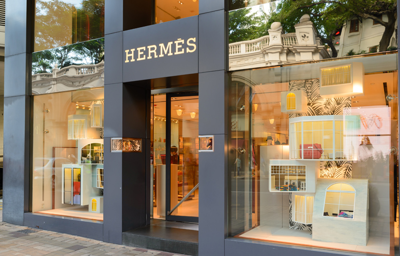 Ο οίκος Hermès κατηγορείται για «κλοπή» έργου του καλλιτέχνη «1010»
