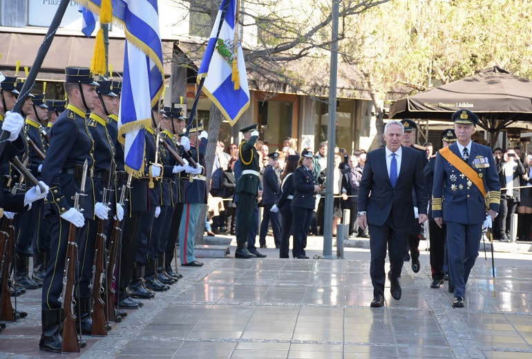 «Οι Ελληνικές Ένοπλες Δυνάμεις διατηρούν άριστες σχέσεις με την κοινωνία»