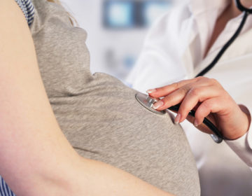 Στη φυλακή 24χρονος που καταγγέλθηκε ότι ξυλοκόπησε την έγκυο σύζυγό του