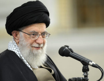 «Οι επιθέσεις σε πετρελαϊκές εγκαταστάσεις στη Σαουδική Αραβία εγκρίθηκαν από τον Αγιατολάχ Αλί Χαμενεΐ»