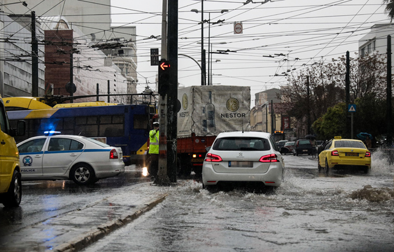 Καιρός: Καταιγίδες, λασποβροχές και θυελλώδεις ανέμους φέρνει η «Βικτώρια»