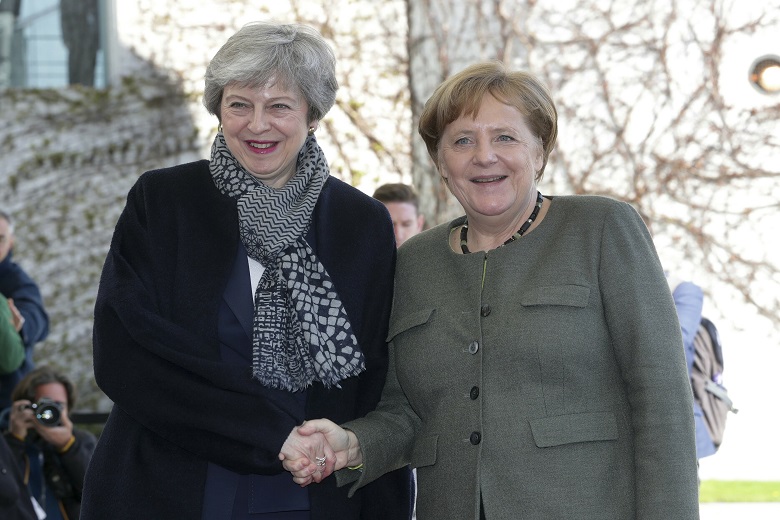 Ύστατη προσπάθεια αποτροπής ενός άτακτου Brexit μεταξύ Μέι και Μέρκελ