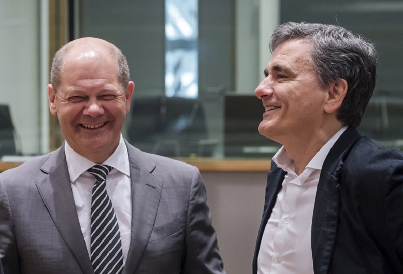 Spiegel: Η Ελλάδα μας δίνει μαθήματα – Να στείλει την τρόικα στη Γερμανία