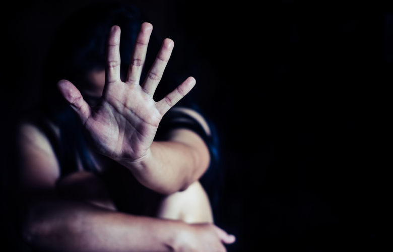 Έδειραν και βιντεοσκόπησαν νεαρό με νοητική υστέρηση
