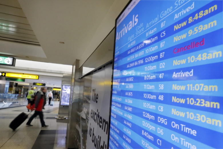Η American Airlines θα ακυρώνει το καλοκαίρι 115 πτήσεις ημερησίως