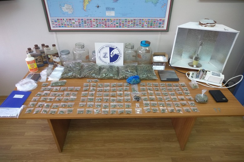 Τα ευρήματα της Αστυνομίας κατά τη διάρκεια επιχείρησης στα Εξάρχεια