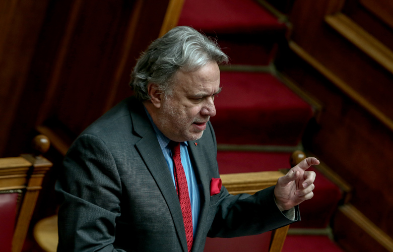 Κατρούγκαλος: Καμία σκιά στις συμβάσεις Κοτζιά για τις βίζες
