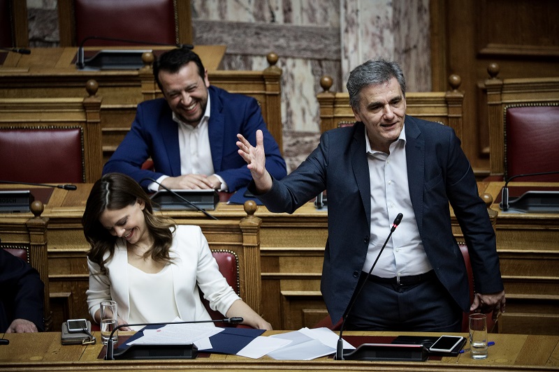 Κόντρα Βενιζέλου-Τσακαλώτου στην Βουλή