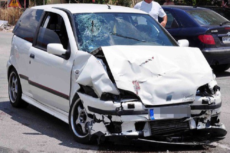 Τρεις τραυματίες από τροχαίο στη Βάρης-Κορωπίου