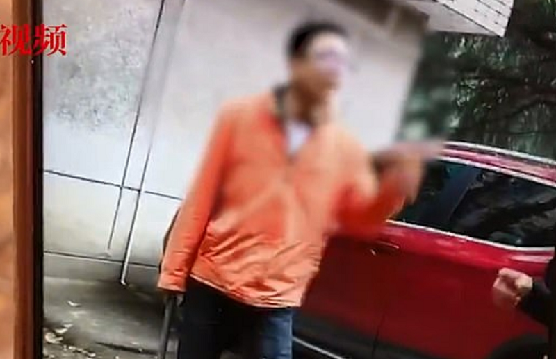 Χτύπησε μέχρι θανάτου αδέσποτο σκύλο επειδή… γαύγιζε