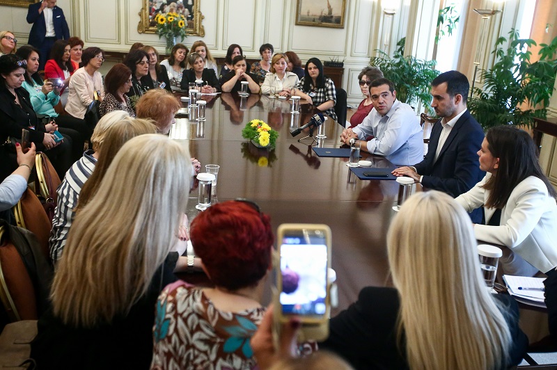 Αύξηση στους μισθούς των καθαριστριών ανακοίνωσε ο Τσίπρας