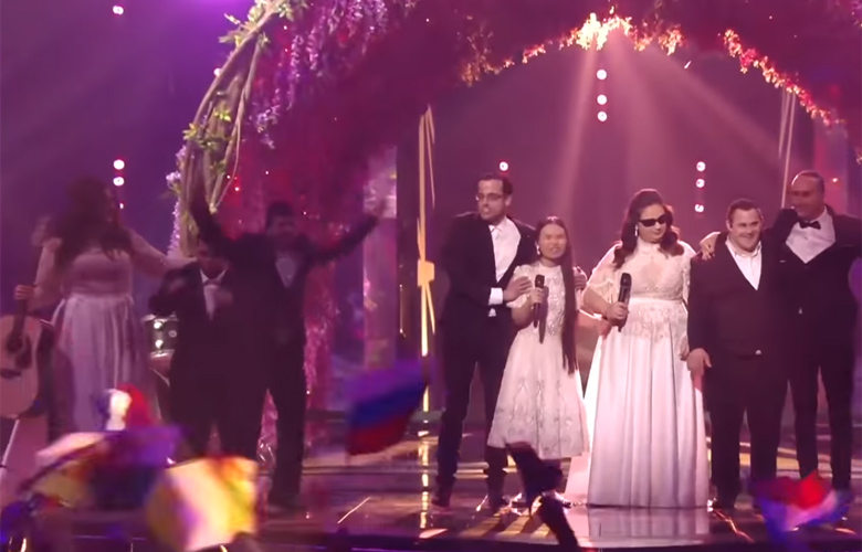 Μάγεψαν και συγκίνησαν οι Shalva Band στη σκηνή της Eurovision