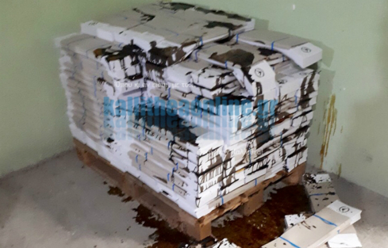 Άγνωστοι κατέστρεψαν τα ψηφοδέλτια της Χρυσής Αυγής στην Καλλιθέα