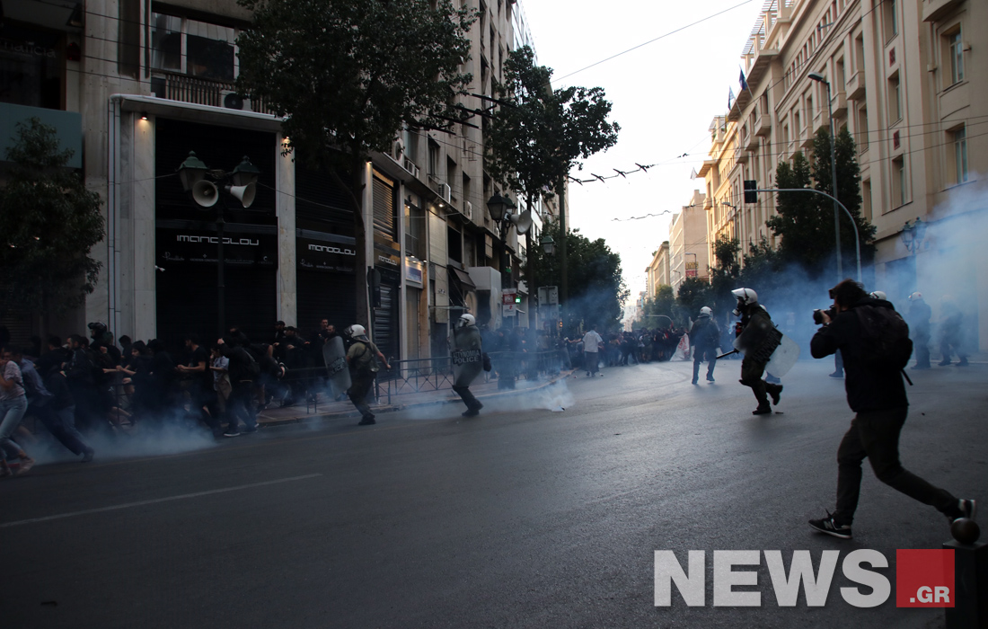 Ένταση και χημικά στην πορεία για τον Κουφοντίνα