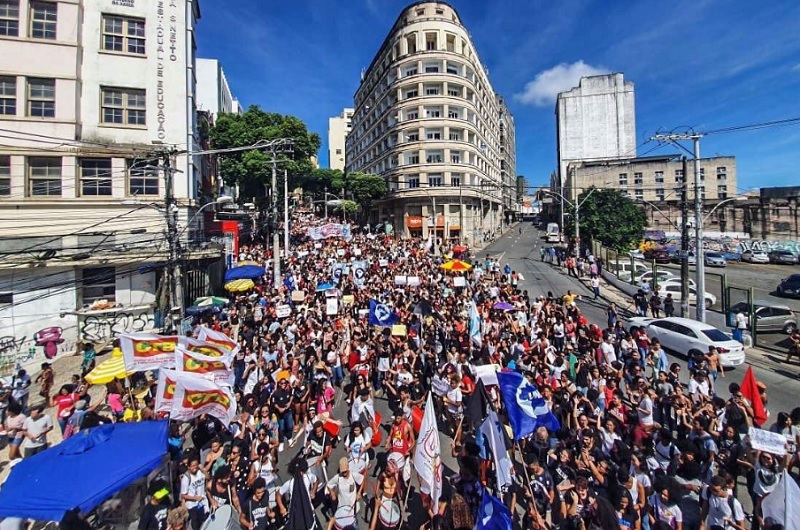 Χιλιάδες φοιτητές διαδηλώνουν κατά του ακροδεξιού προέδρου της Βραζιλίας