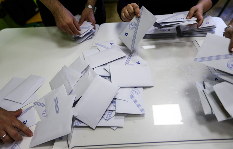 Επικράτηση της ΝΔ σε έξι περιφέρειες, νίκη γαλάζιου «αντάρτη» στην έβδομη