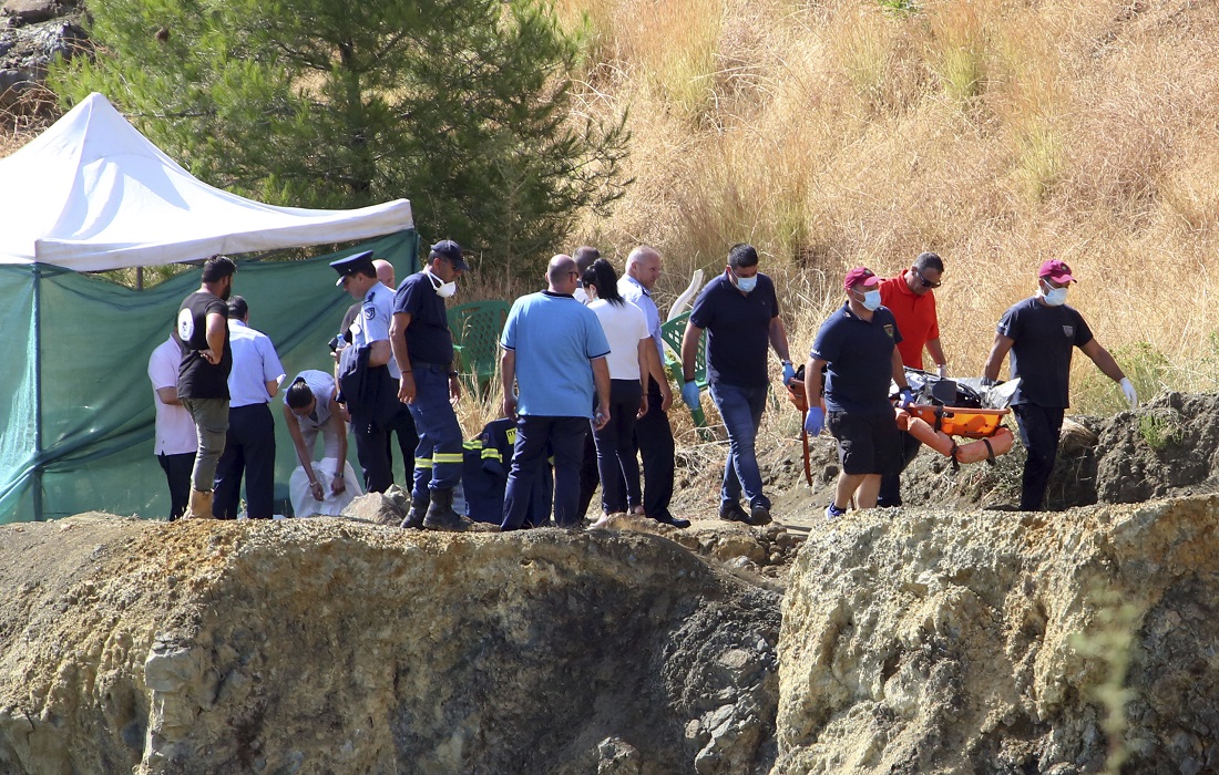 «Άναψε ένα κερί… Βαστάω το μωρό στην αγκαλιά μου»