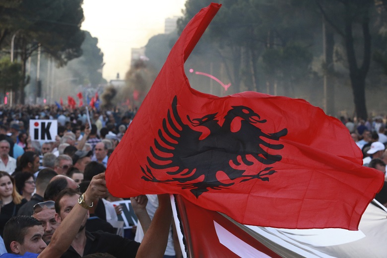 Υπερψηφίστηκε από το αλβανικό κοινοβούλιο η πρόταση μομφής κατά του προέδρου Μέτα
