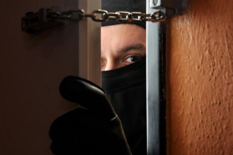 Ένας 59χρονος κατήγγειλε κλοπή ενώ τον «ξάφριζε» η γυναίκα του