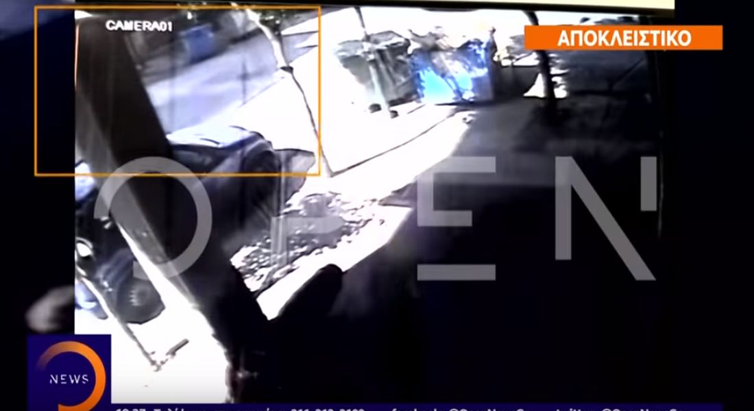 Έγκλημα στο Γουδή: Βίντεο με την 68χρονη να σέρνει το πτώμα της μητέρας της