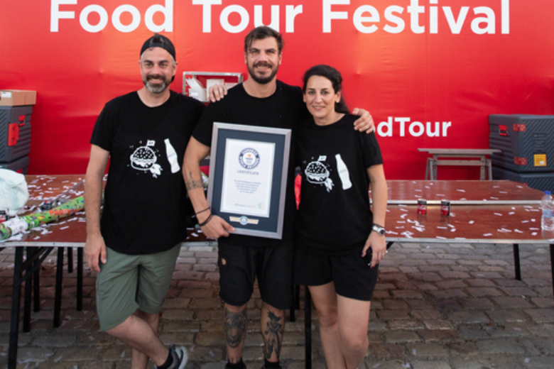 O Άκης Πετρετζίκης μπήκε στο βιβλίο Guinness