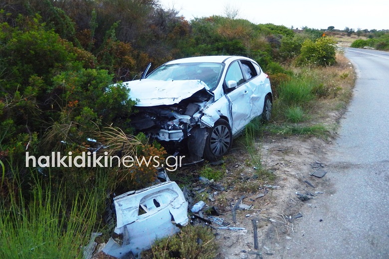 Μετωπική σύγκρουση δύο ΙΧ στη Σιθωνία με έναν νεκρό
